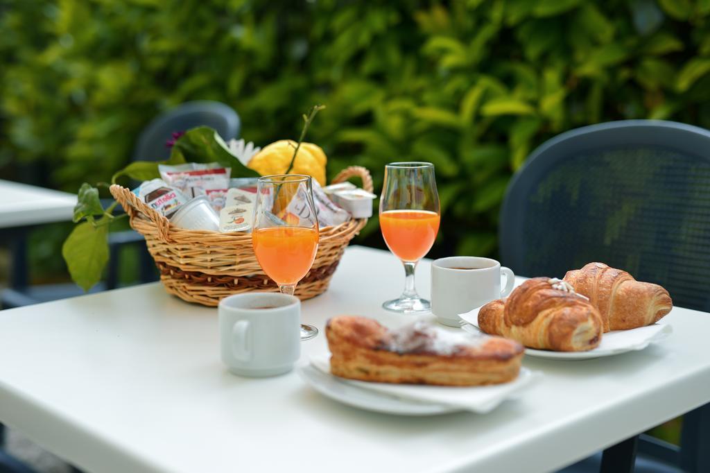 プロチーダ ラ カーパンニーナ Bed & Breakfast エクステリア 写真